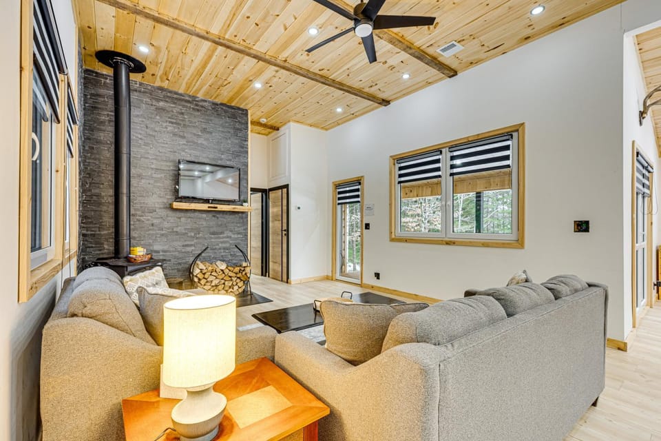 Porch & 1-Acre Yard: White Mountains Hideaway House in Thornton