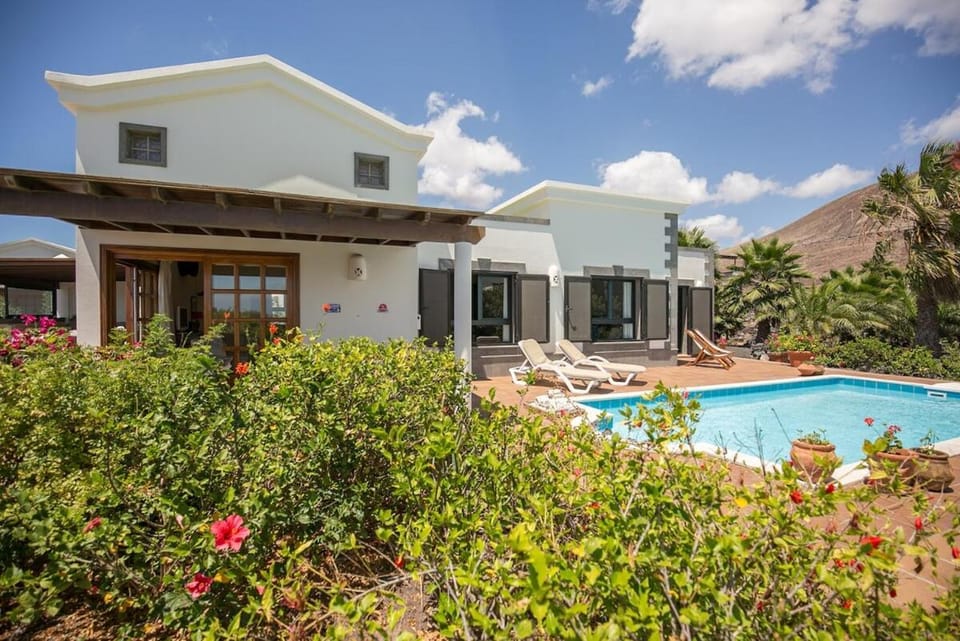 Garden, Mountain view, Pool view, Swimming pool, sunbed