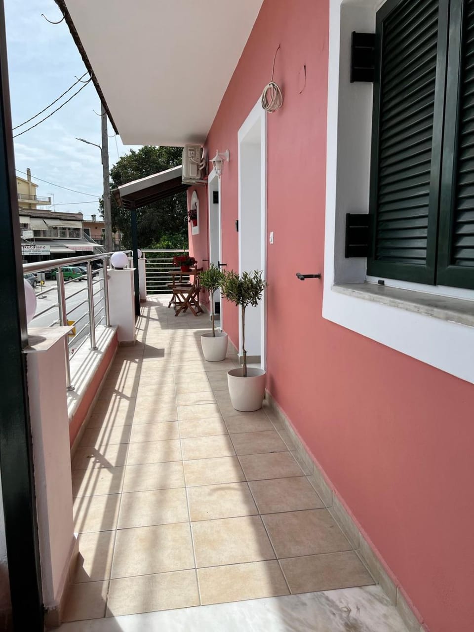 Property building, Day, Balcony/Terrace