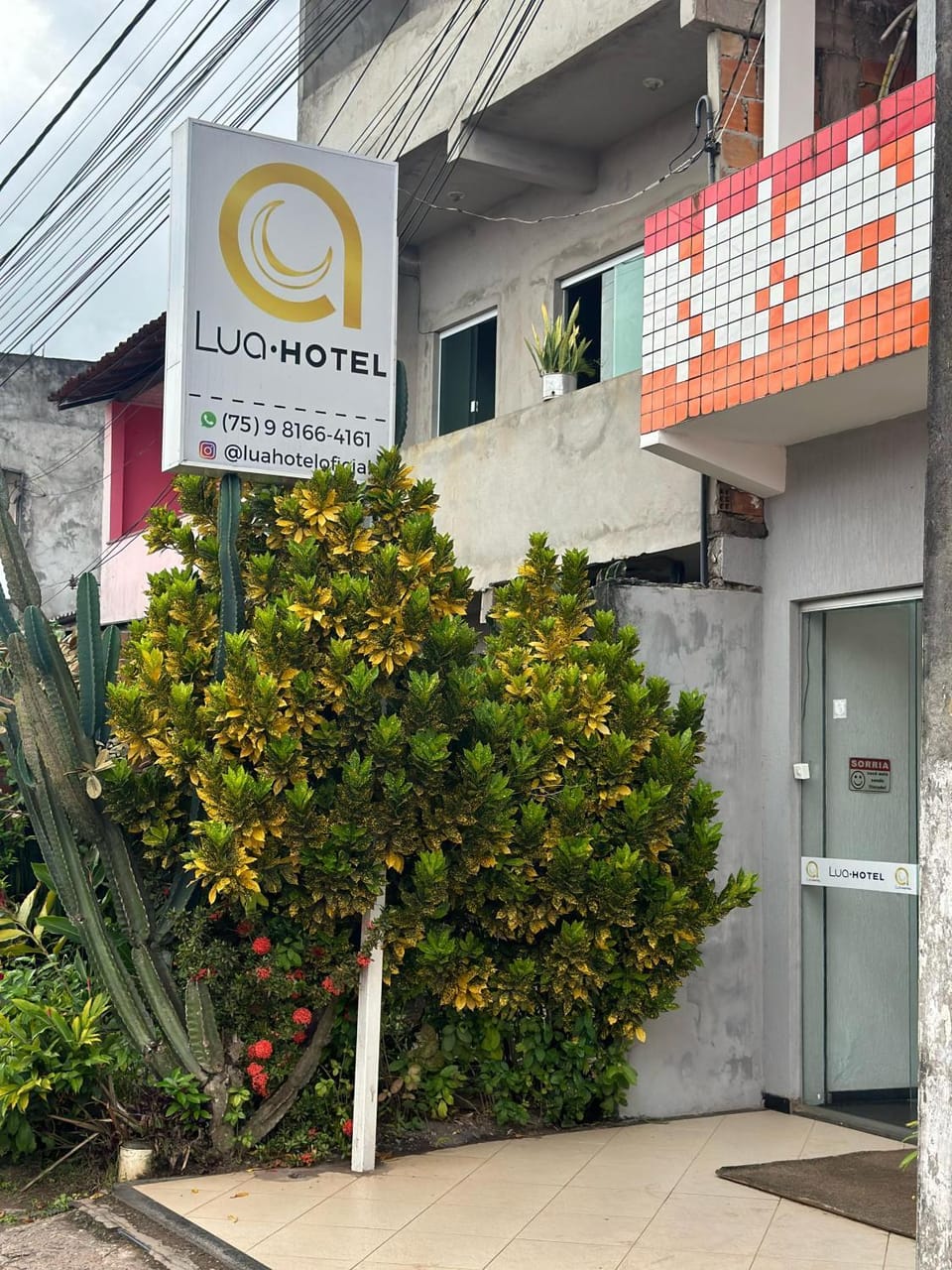 Facade/entrance
