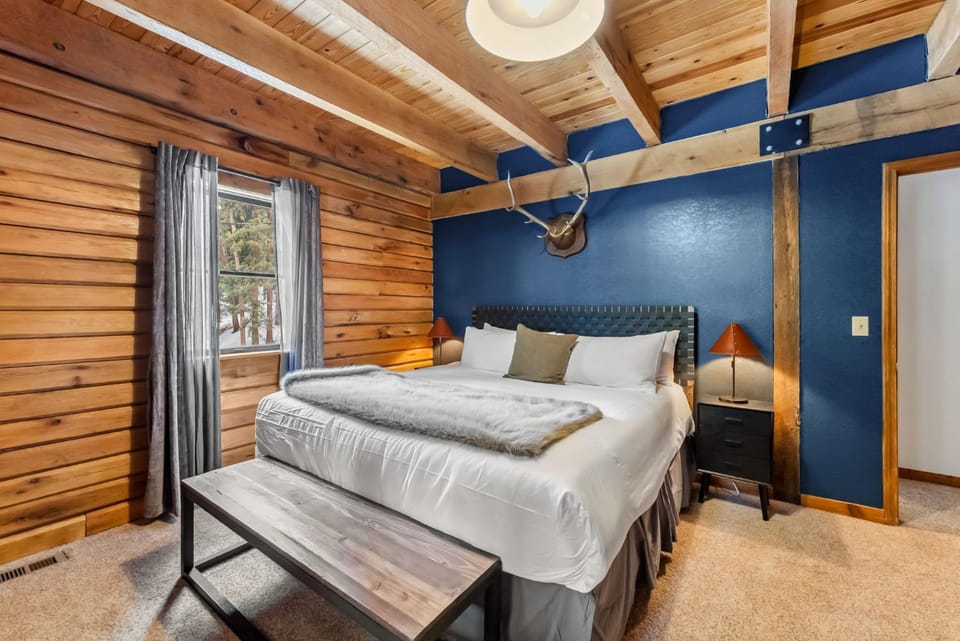 Mountain Escape with Hot Tub and Lounge Area House in Blue River