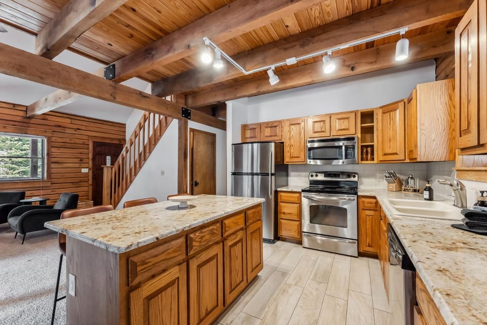 Mountain Escape with Hot Tub and Lounge Area House in Blue River
