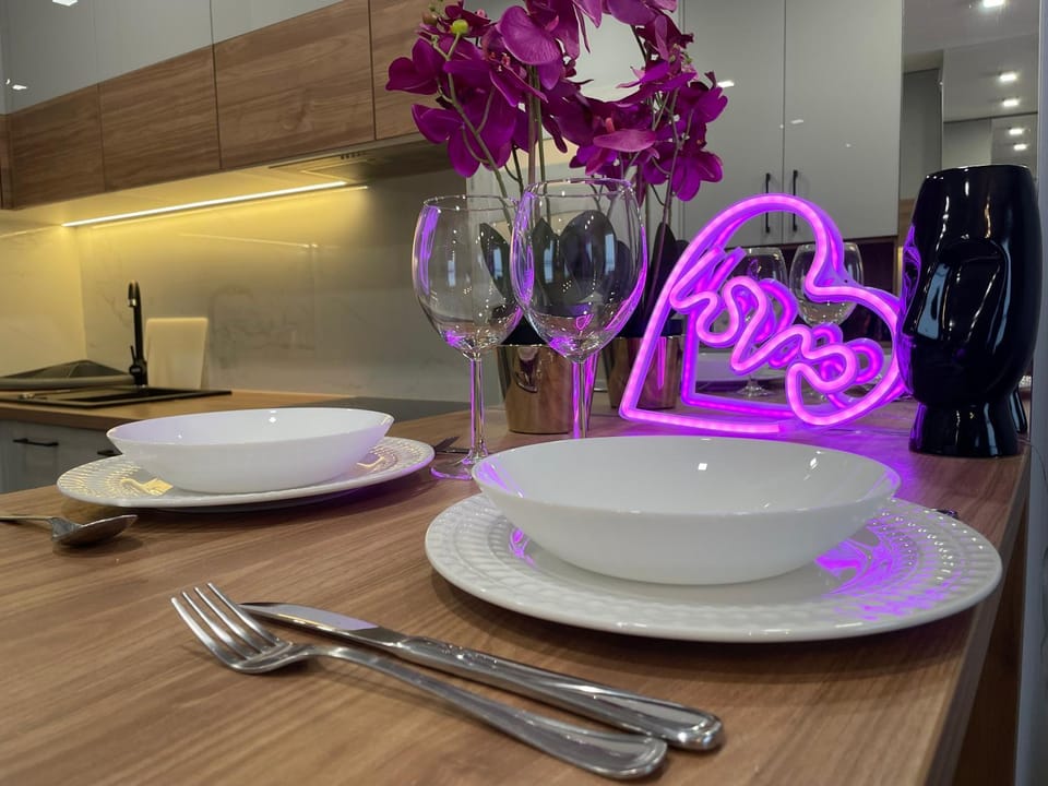 Food and drinks, Dining area, Food