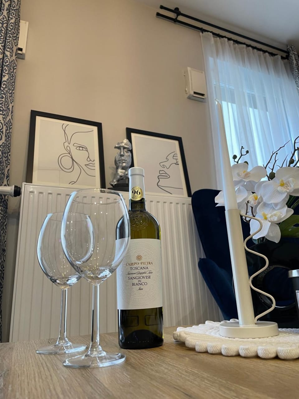 Food and drinks, Dining area, Drinks