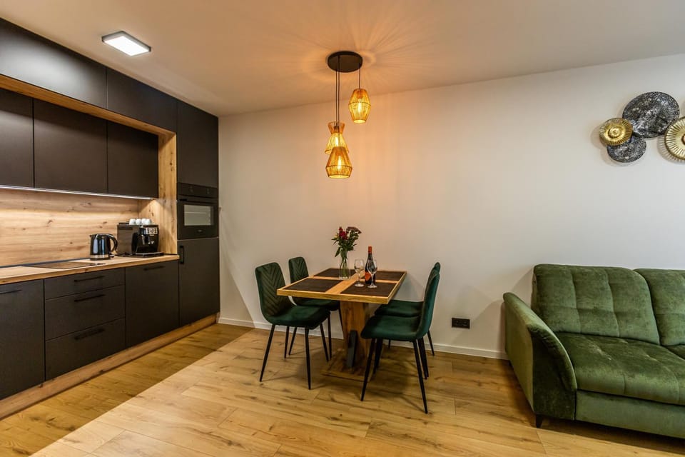 Kitchen or kitchenette, Seating area, Dining area