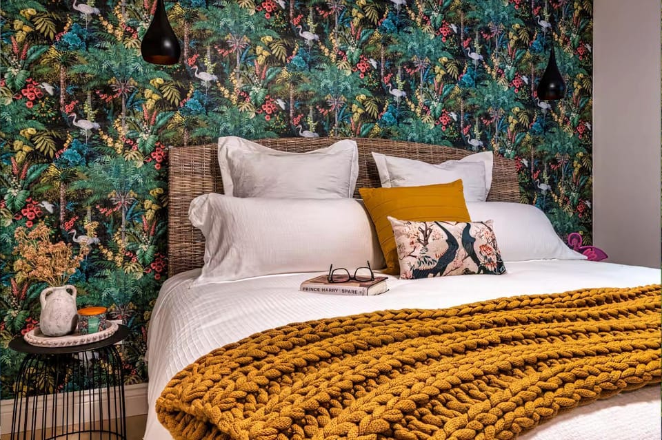 Bed, Photo of the whole room, Decorative detail, Bedroom