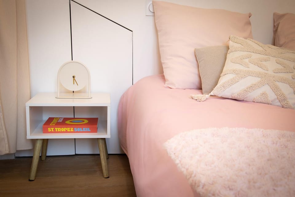 Bed, Photo of the whole room