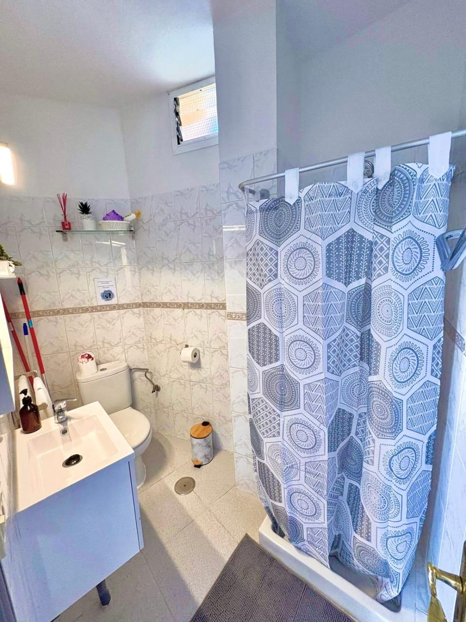 Shower, Bathroom, towels