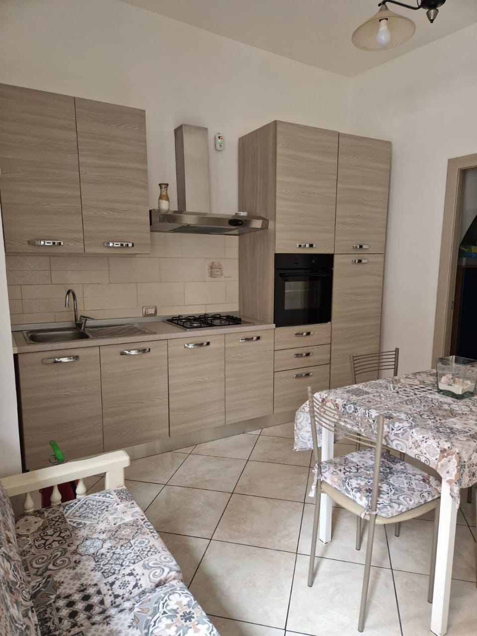 Kitchen or kitchenette, Dining area, oven, stove
