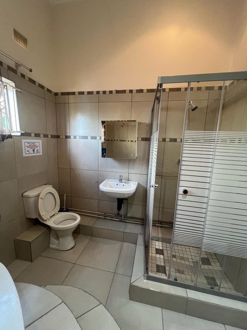 Shower, Toilet