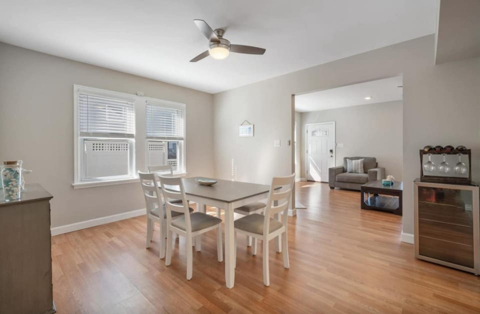 Salt Life Retreat Unit A-2BR/2BA, Heart of Margate House in Margate City