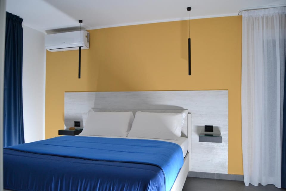Bed, Bedroom, air conditioner