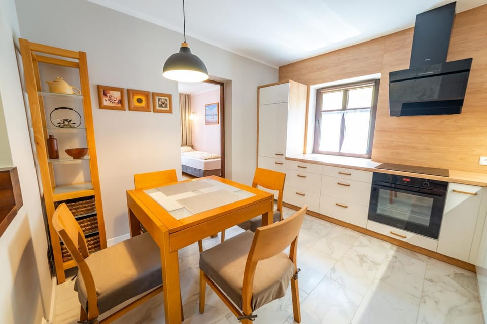 Kitchen or kitchenette, Dining area, pet friendly, stove