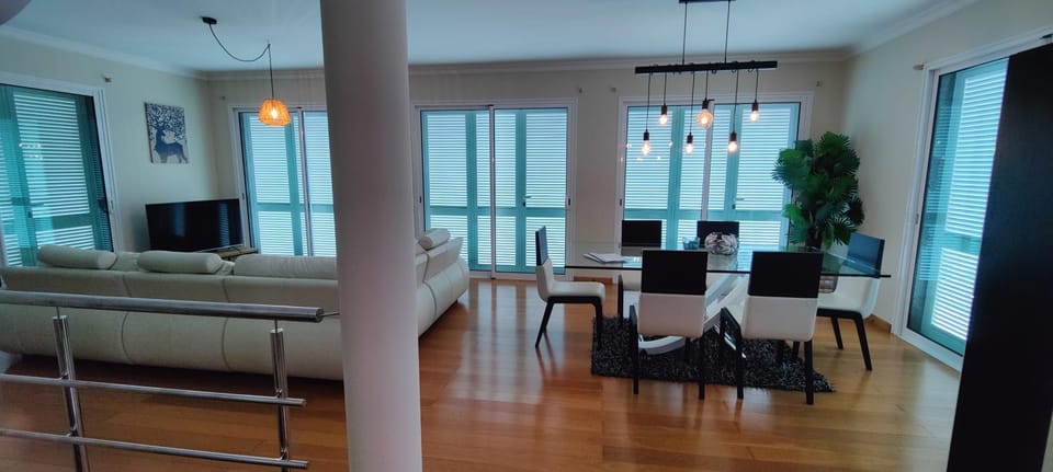 Living room, Food