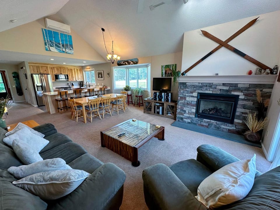 FV21 Warm Fairway Village Townhome House in Bretton Woods