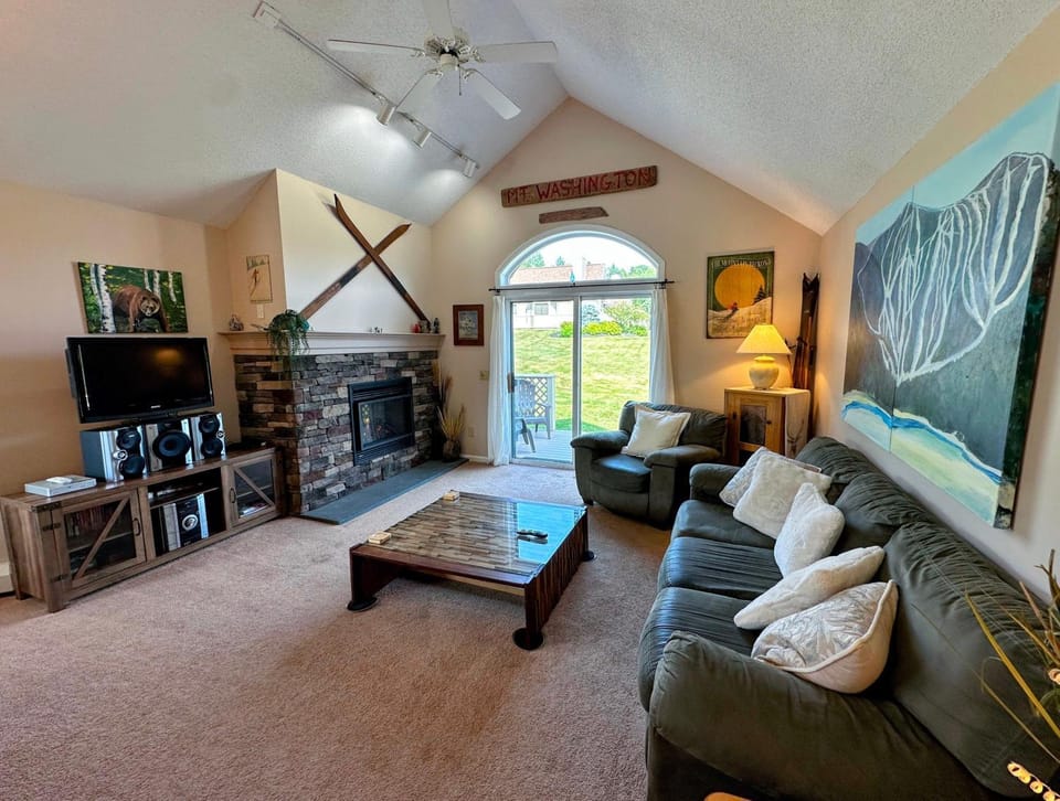 FV21 Warm Fairway Village Townhome House in Bretton Woods