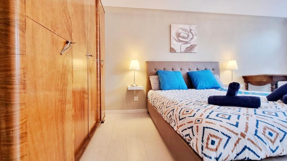 Bedroom, wardrobe