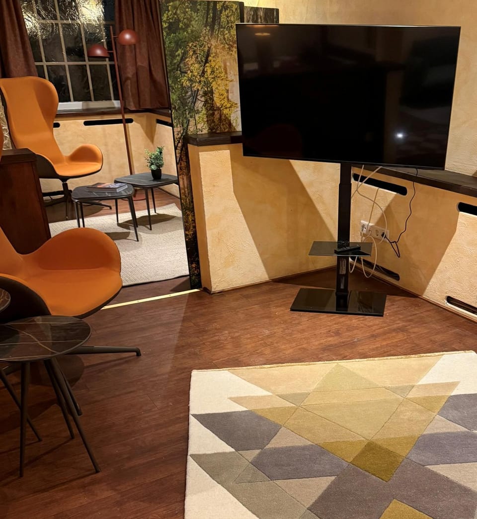Communal lounge/ TV room, Evening entertainment