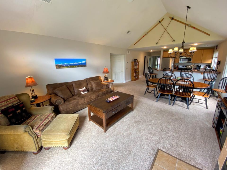 FV23 Awesome on golf course in Bretton Woods with Mountain Views House in Bretton Woods