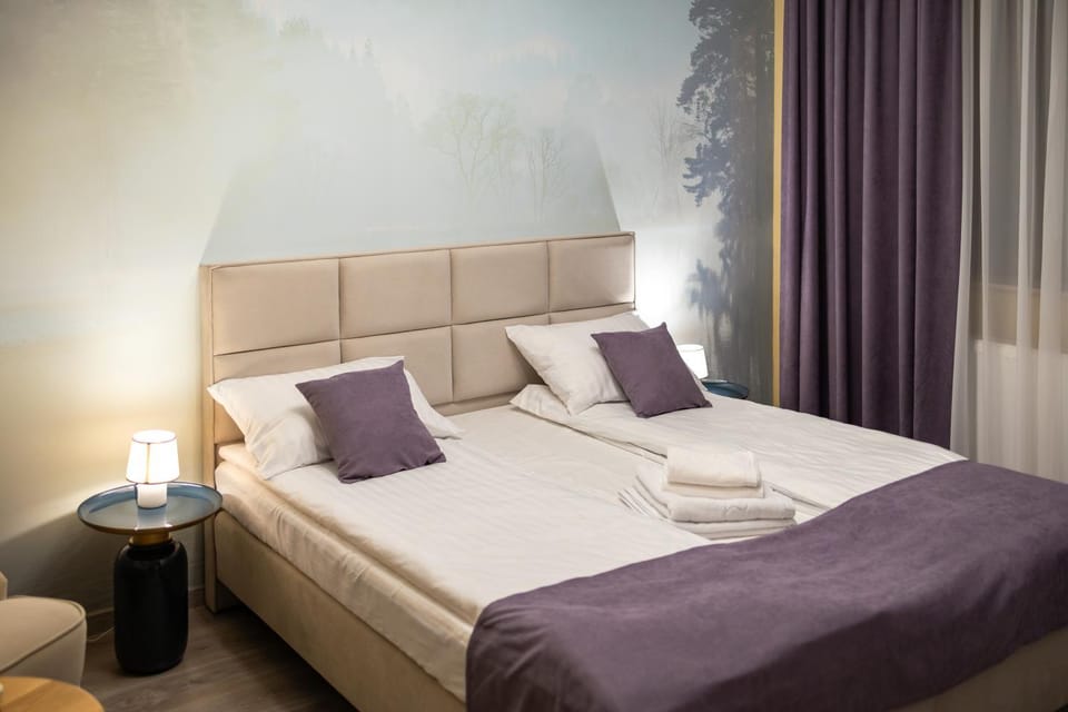 Bed, View (from property/room), Decorative detail, Bedroom, towels