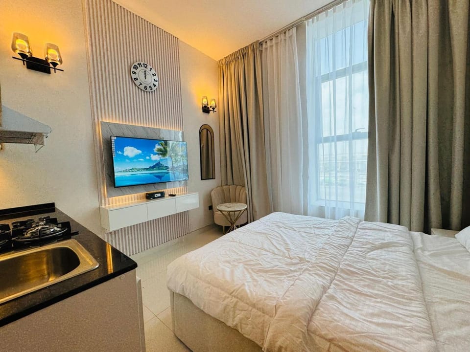 Al Manara Premium Deluxe Sheikh Zayed View Studio Apartment in Dubai