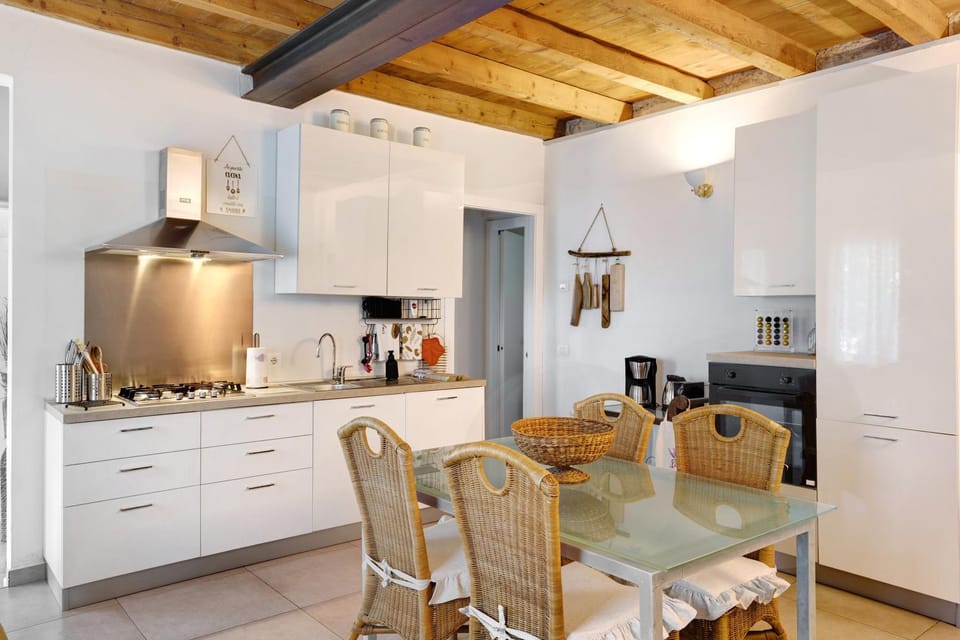 Property building, Kitchen or kitchenette, Living room