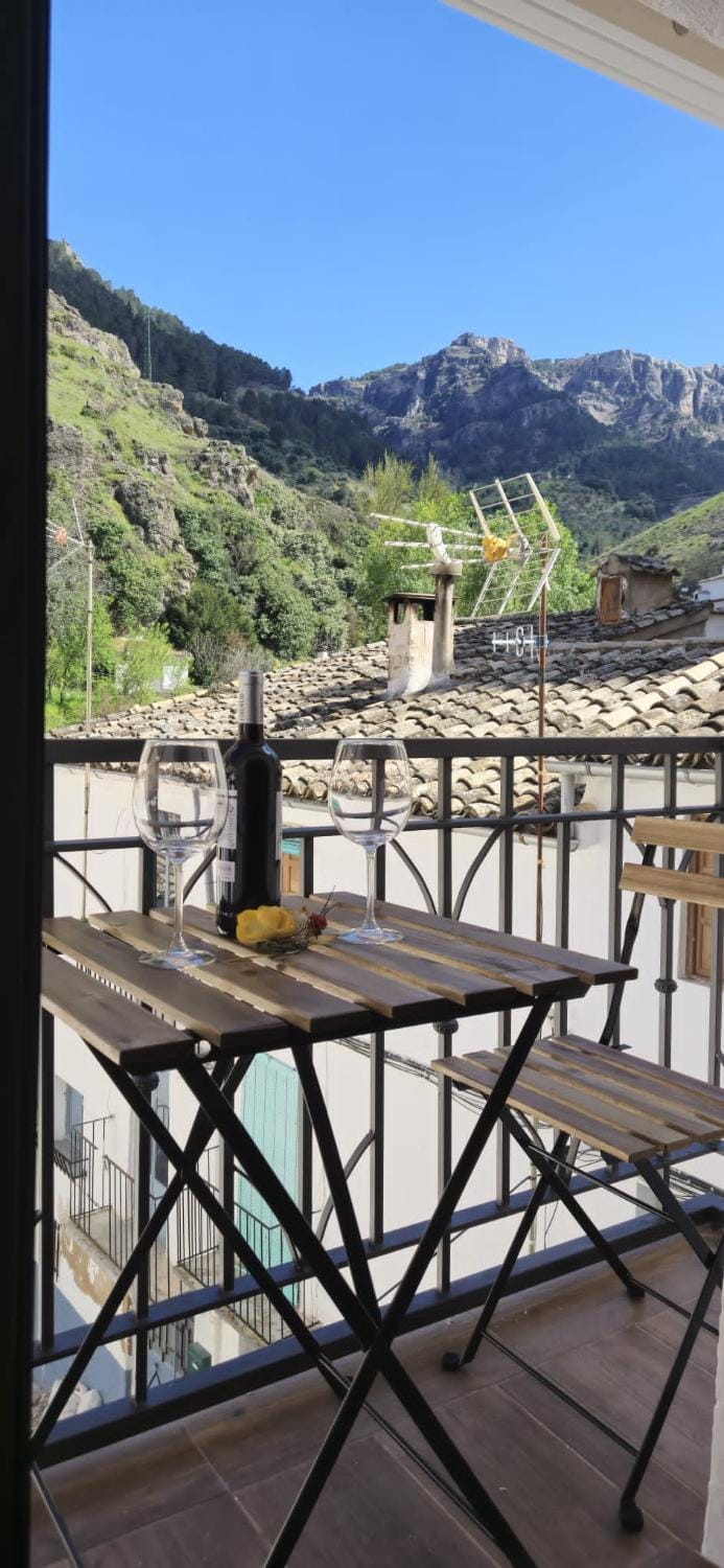 Balcony/Terrace, Bedroom, Mountain view
