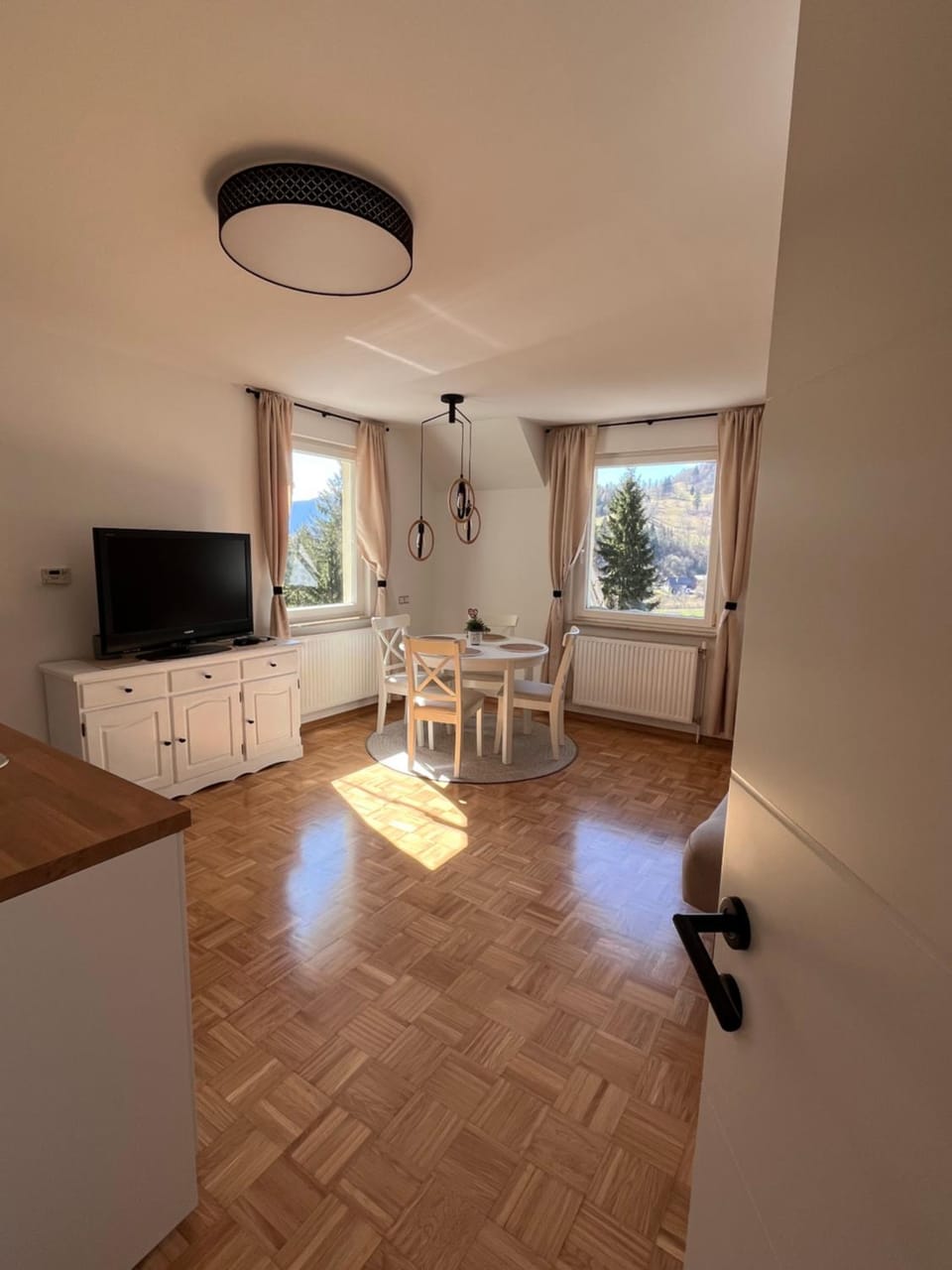 TV and multimedia, Living room, Dining area