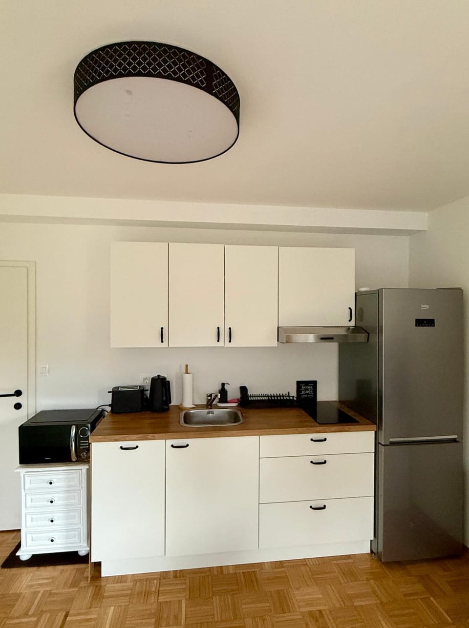 Kitchen or kitchenette, dishwasher
