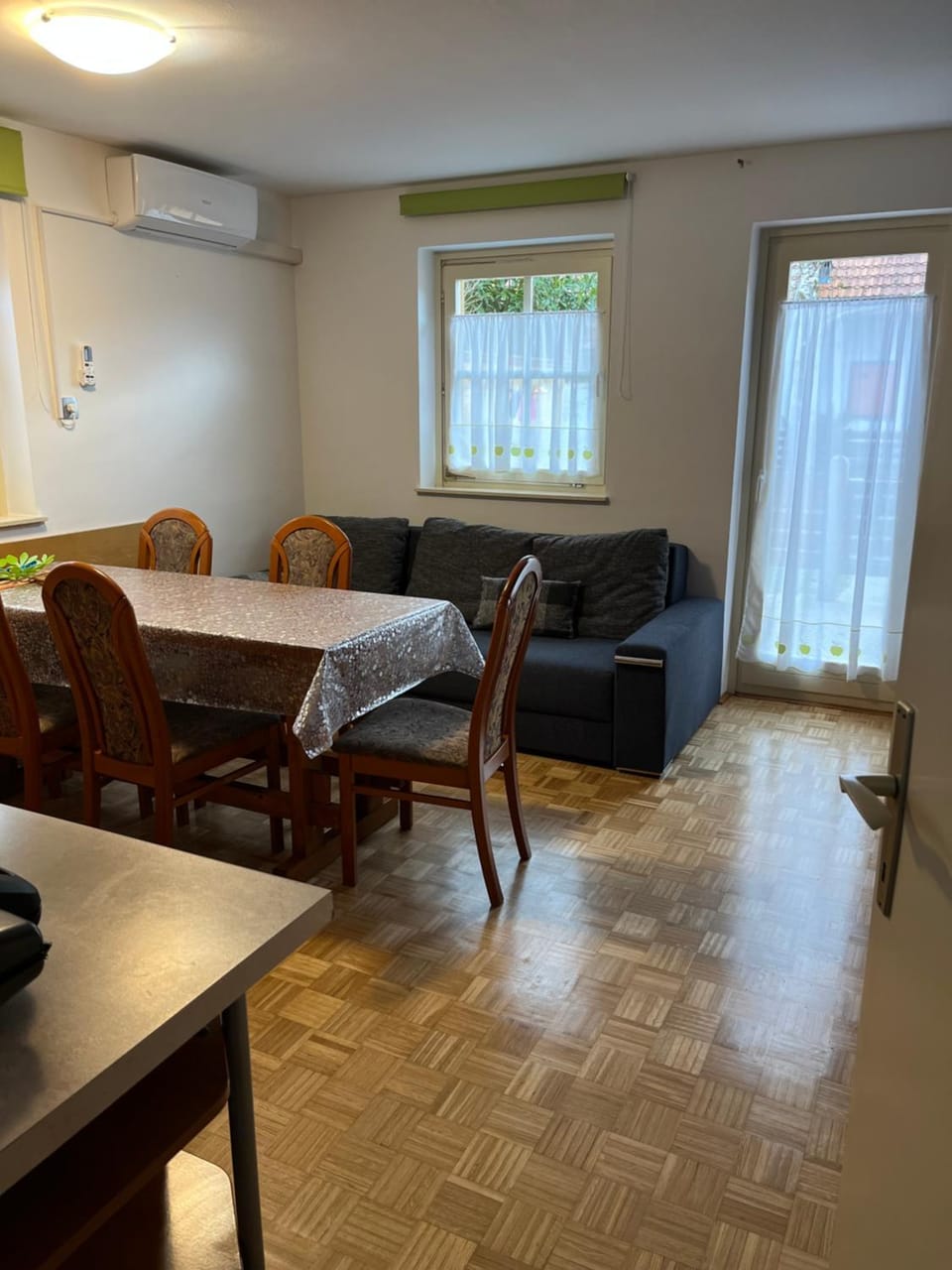 Living room, Seating area, air conditioner