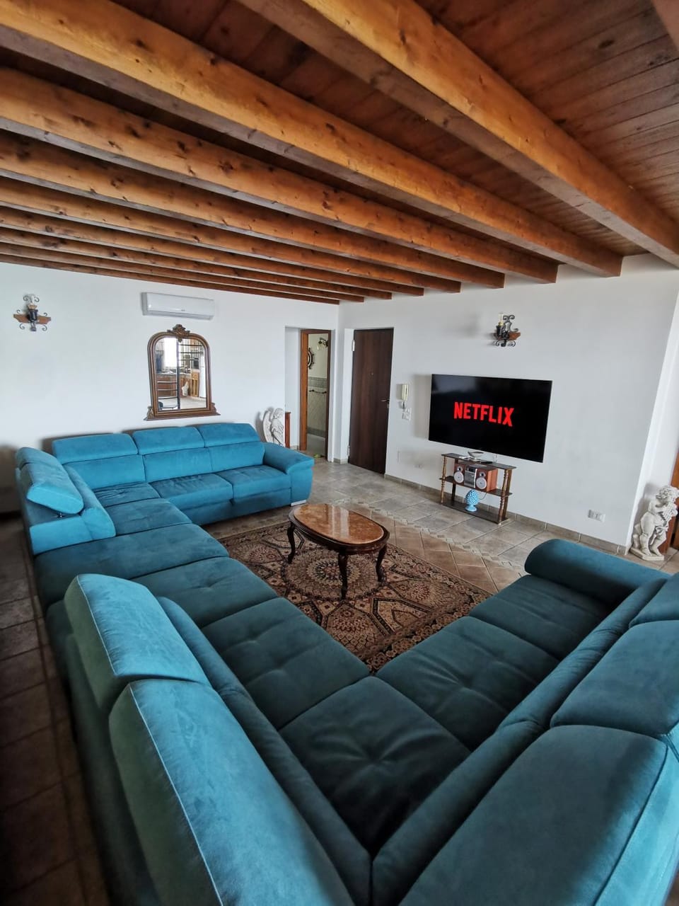 TV and multimedia, Living room, Seating area
