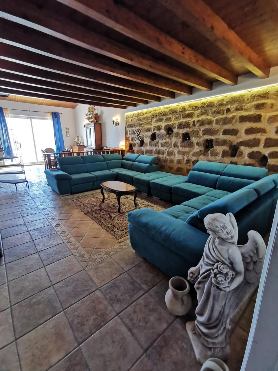 Living room, Seating area