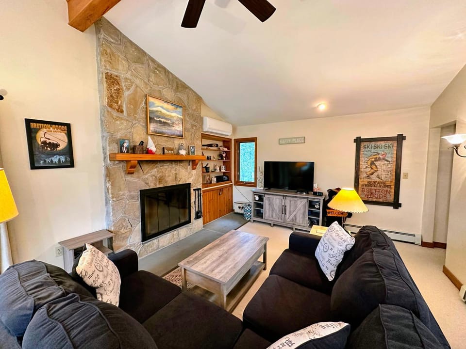 FC26 Bretton Woods home steps from the slopes House in Carroll