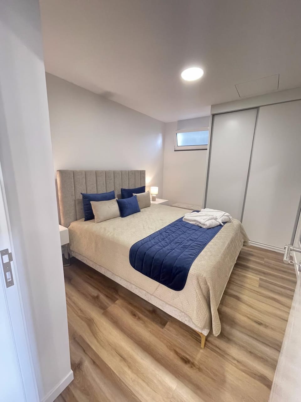 Bed, Photo of the whole room, Bedroom, wardrobe