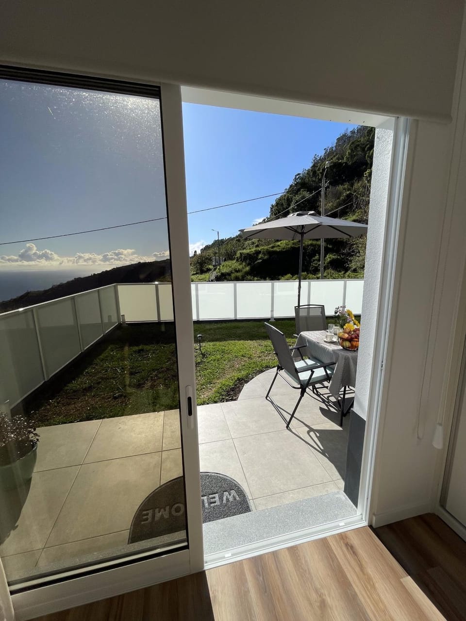Natural landscape, View (from property/room), Balcony/Terrace, Dining area, Garden view, Mountain view