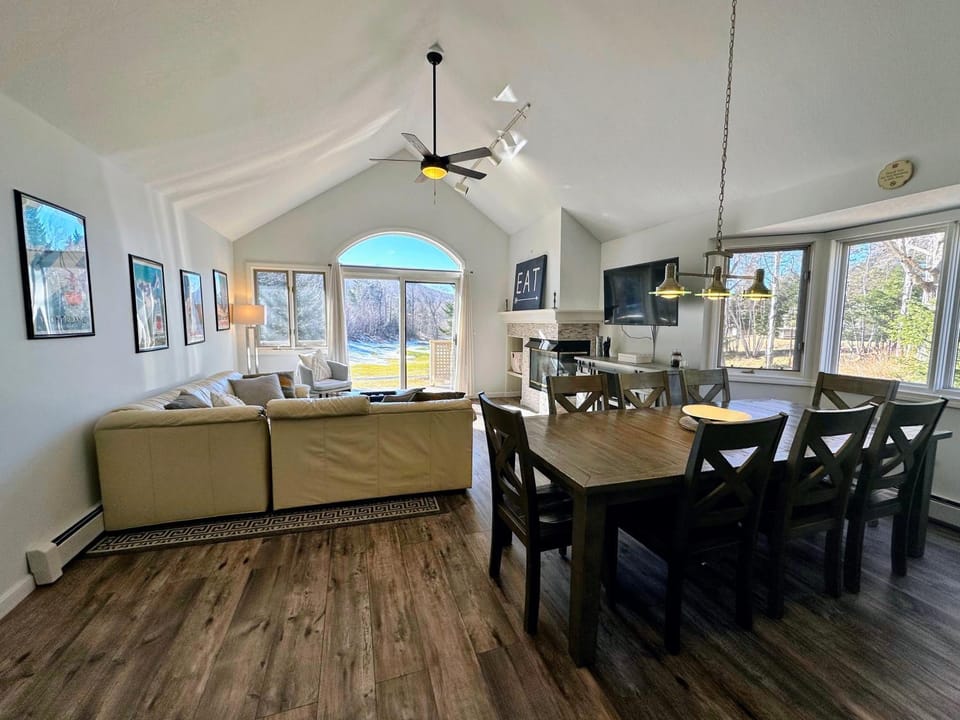FV26 Renovated golf course townhouse House in Bretton Woods