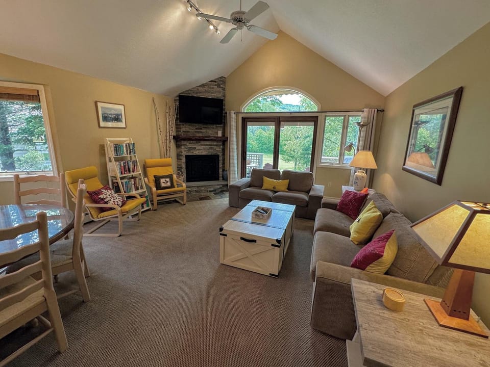 FV27 Luxurious Mt Washington Hotel golf course home House in Bretton Woods