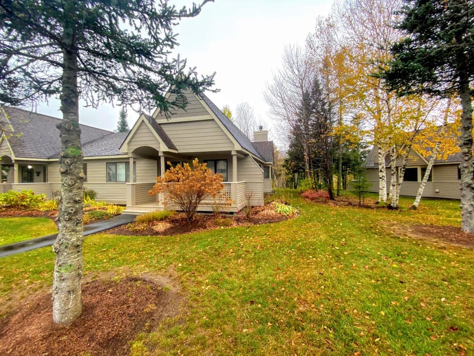 FV28 Fairway Village home on the Mt Washington golf course House in Bretton Woods