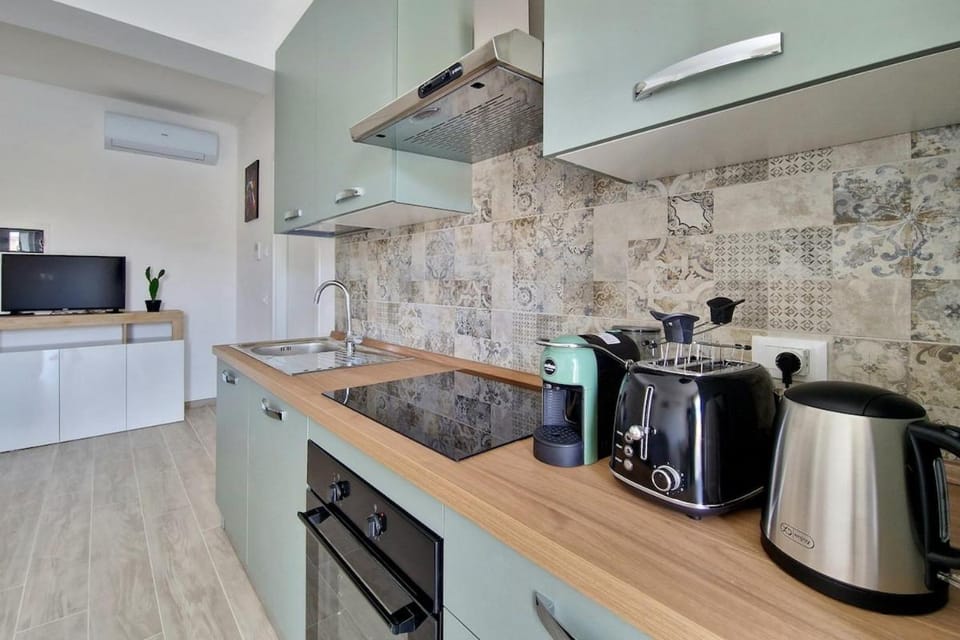 Centro Piazza Wi-Fi AC Balcony Design by WE HOST YOU Apartment in San Benedetto del Tronto