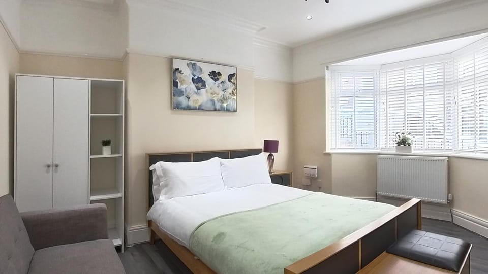 Bed, Photo of the whole room, Bedroom