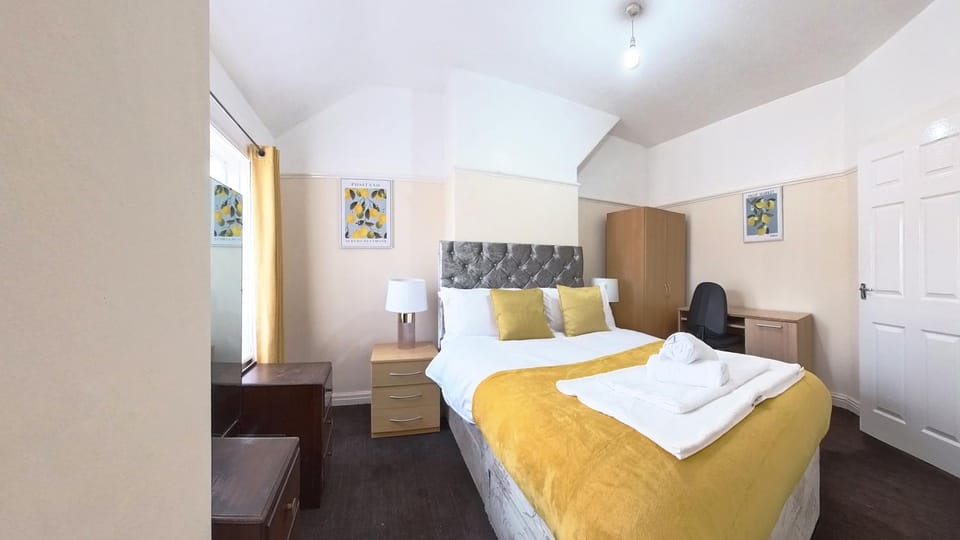 Bed, Photo of the whole room, Bedroom