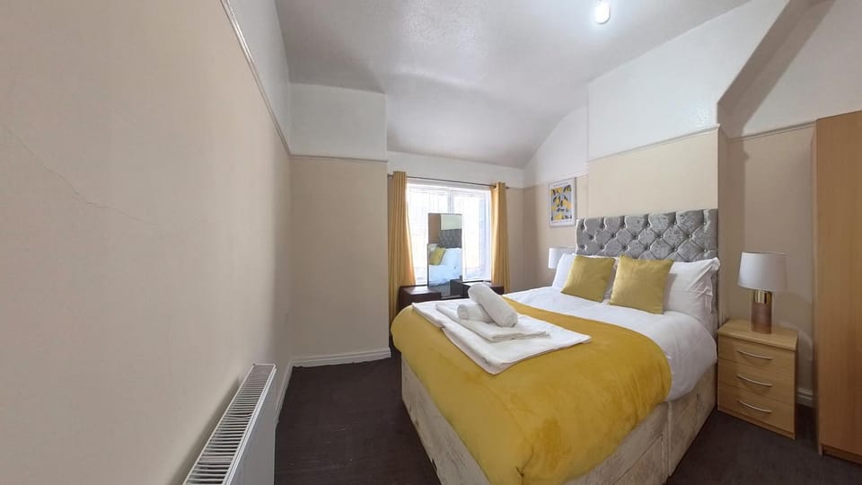 Bed, Photo of the whole room, Bedroom, wardrobe
