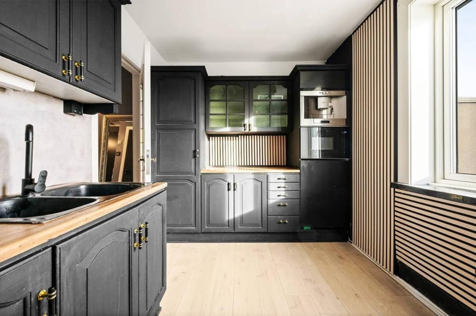 Kitchen or kitchenette, kitchen