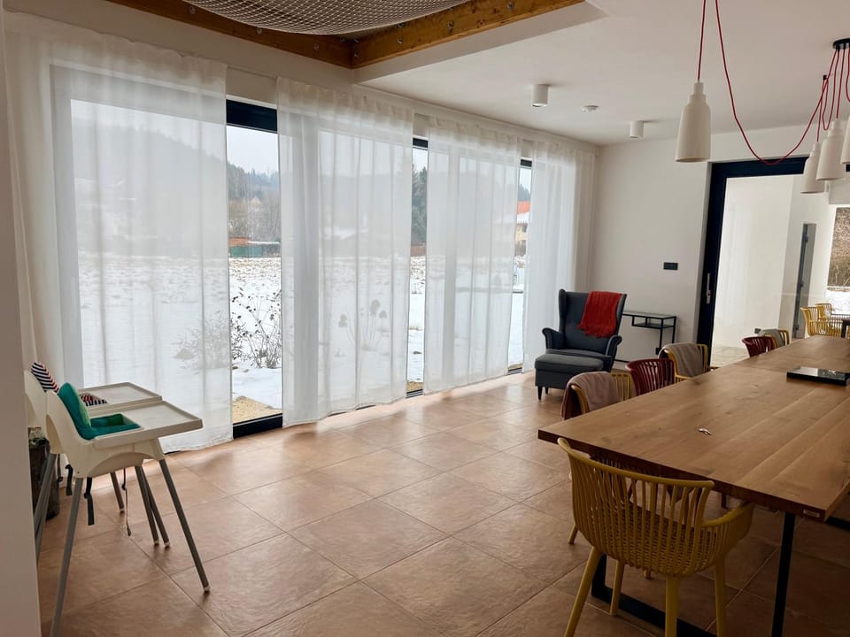Seating area, Dining area