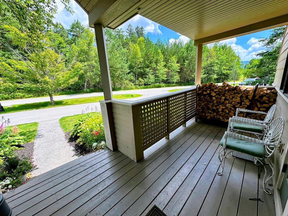 FV3 F3 Well appointed Townhome a short walk to the Mount Washington Hotel House in Bretton Woods