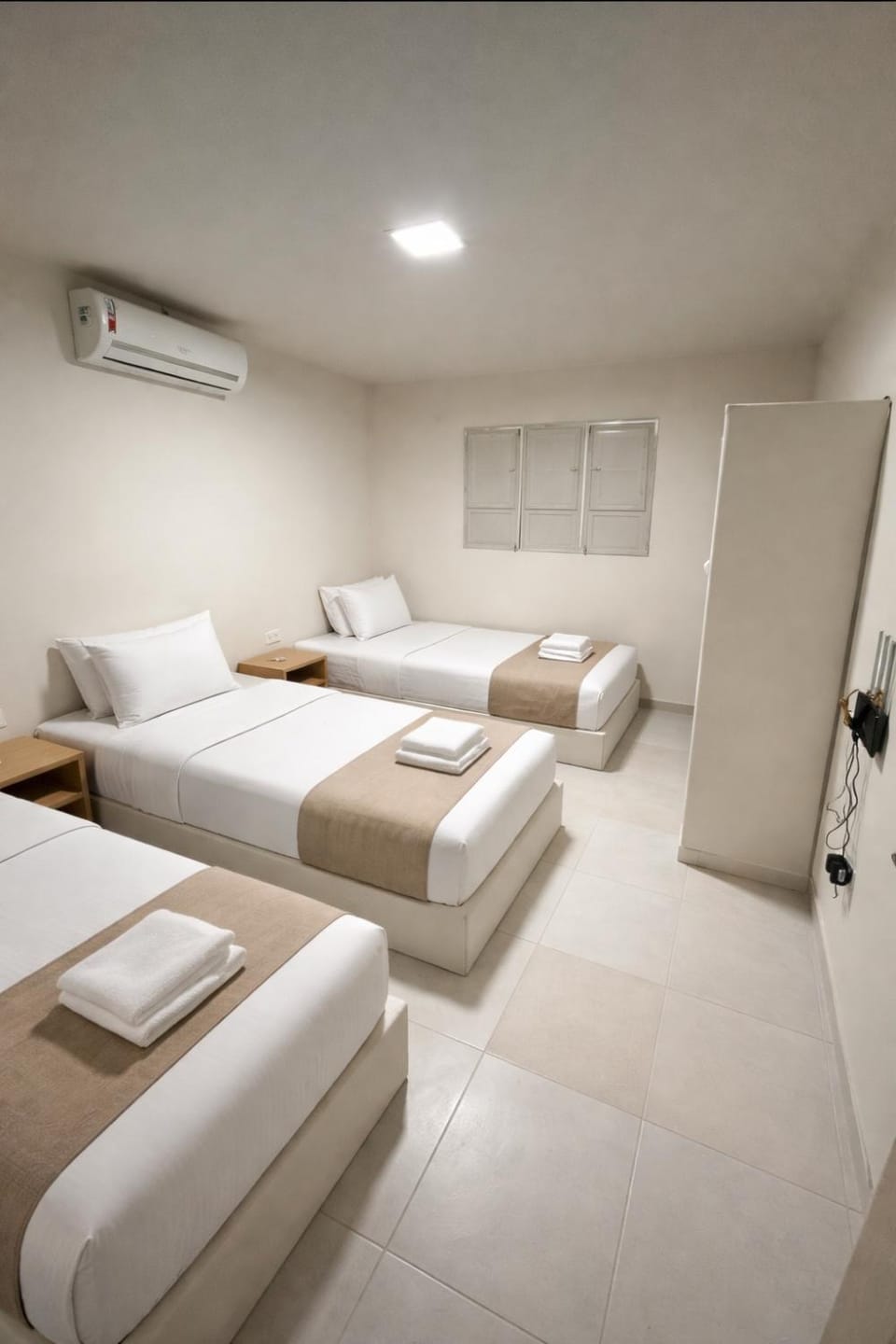 Bed, Photo of the whole room, Bedroom, air conditioner
