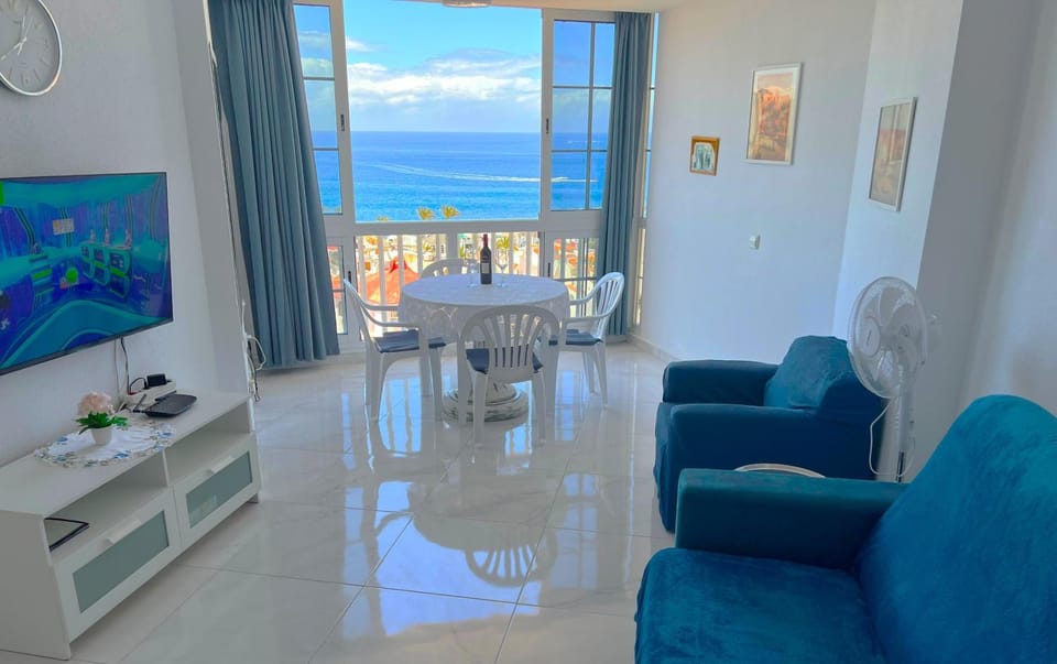 Living room, Dining area, Sea view