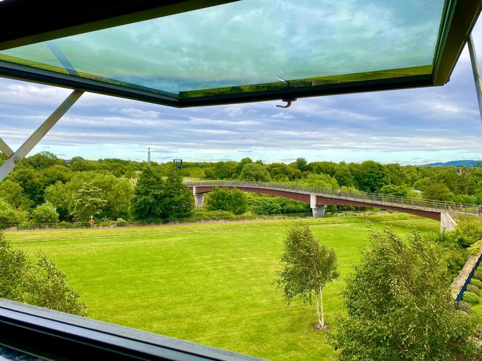 Private Bedroom & Bathroom with Amazing View in Quirky Townhouse Vacation rental in Glasgow