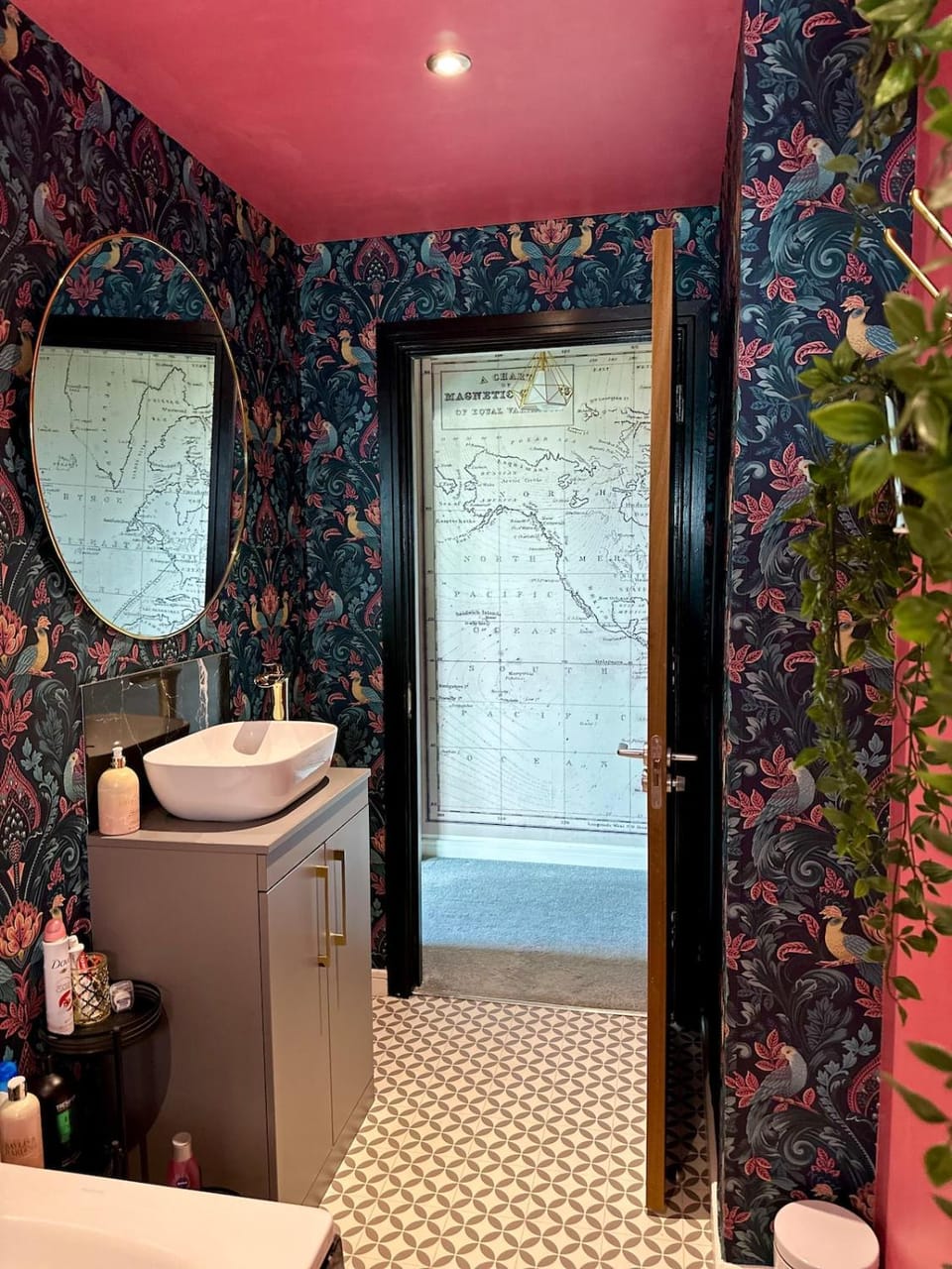 Private Bedroom & Bathroom with Amazing View in Quirky Townhouse Vacation rental in Glasgow