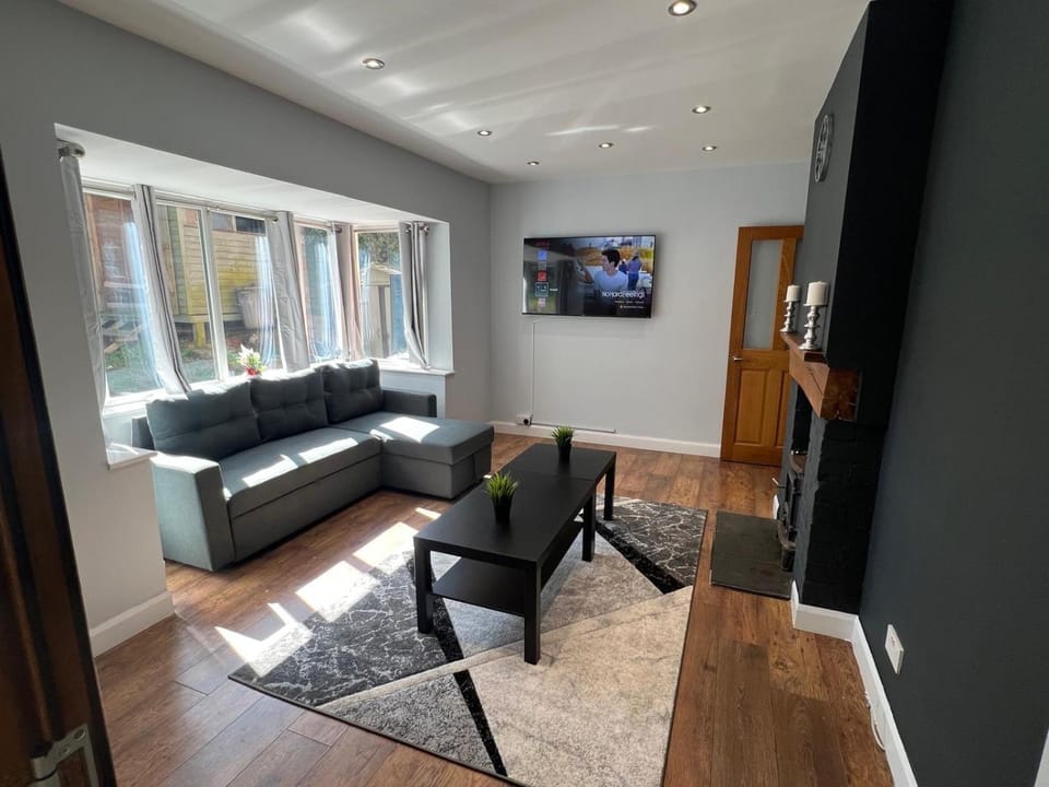 Luxury Detached holiday home Near BHX, JLR, NEC House in Solihull